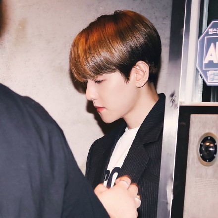 帅气男神边伯贤微信头像