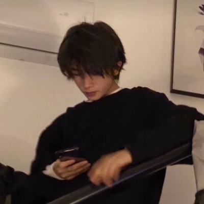 微丧冷酷帅气侧脸男生头像