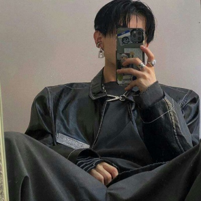 超有气场的帅气男生微信头像