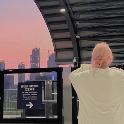 最新浪漫的美女头像