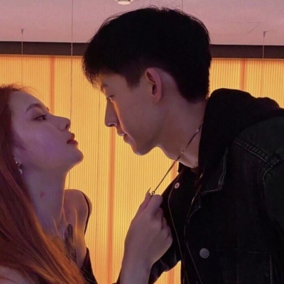 让人很羡慕很甜蜜的情侣微信头像