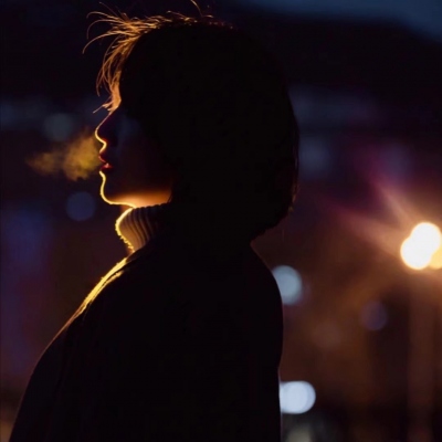 女生心情不好的丧系头像