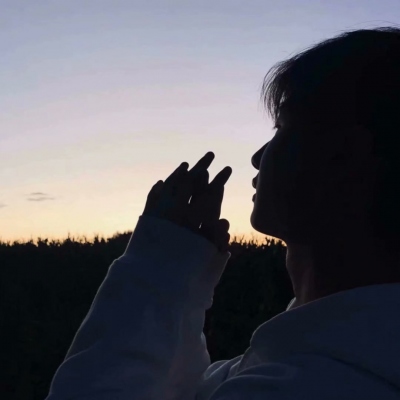 丧系忧郁颓废的男生微信头像