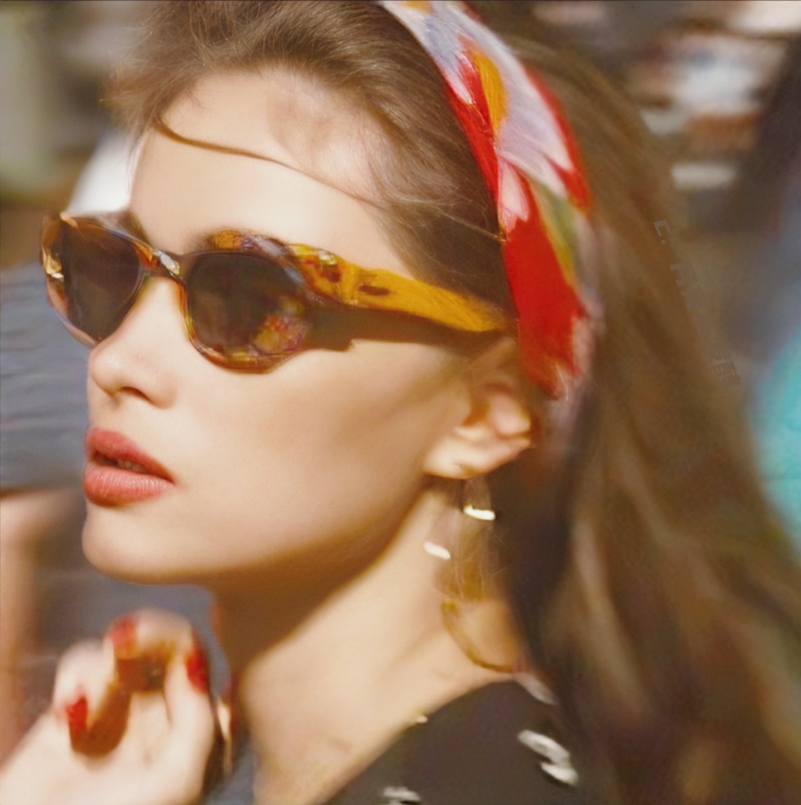 欧美墨镜帅气女孩微信头像