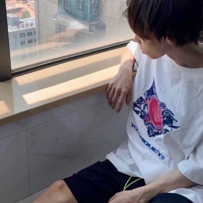 帅气高冷男生微信头像