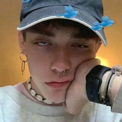 2021欧美帅气男生微信头像