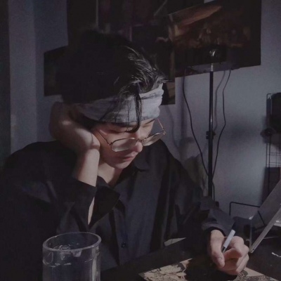 悲痛欲绝看到很扎心的伤感微信头像