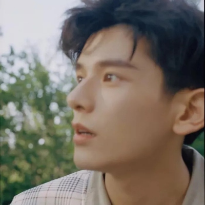 看着舒心的阳光干净男生微信头像