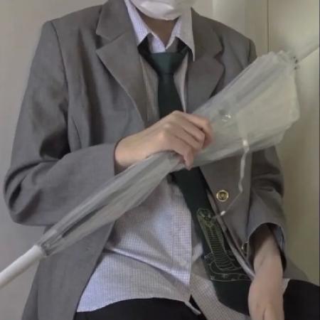 一半一张一左一右情侣微信头像