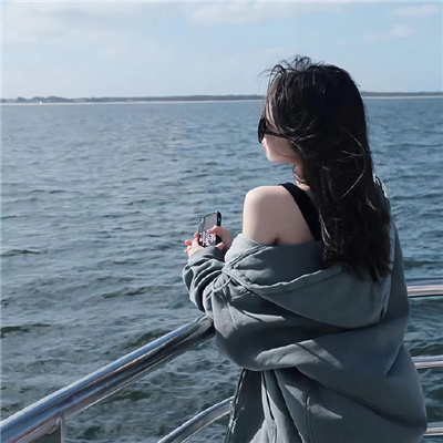 气质爆棚的精致女生头像