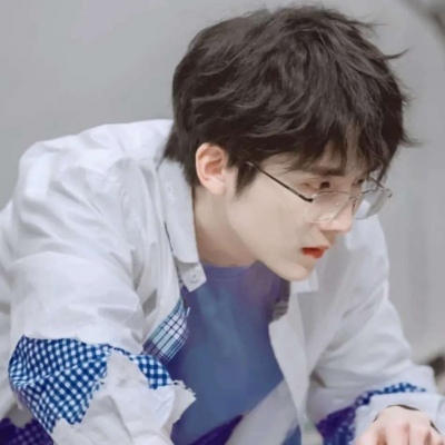 清新淡雅的男生干净帅气微信头像