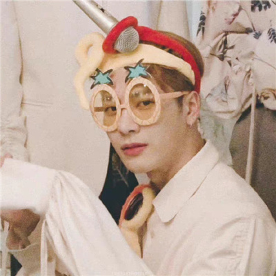 王嘉尔又潮又酷的头像