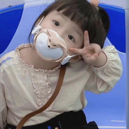 带着可爱口罩出门的丸子妹微信头像