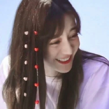 萌且性感的迪丽热巴微信头像
