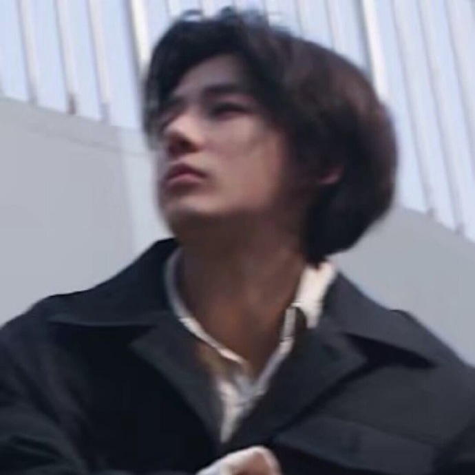 忧郁帅气超拽的男生微信头像