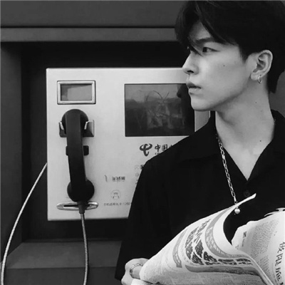 黑白系超酷超的帅气男生头像