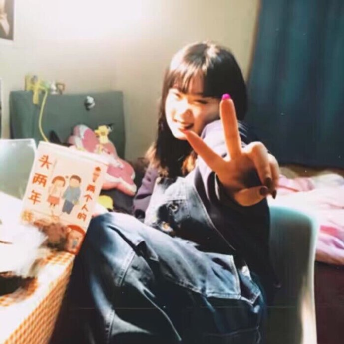 看起来有年代感的复古女生头像