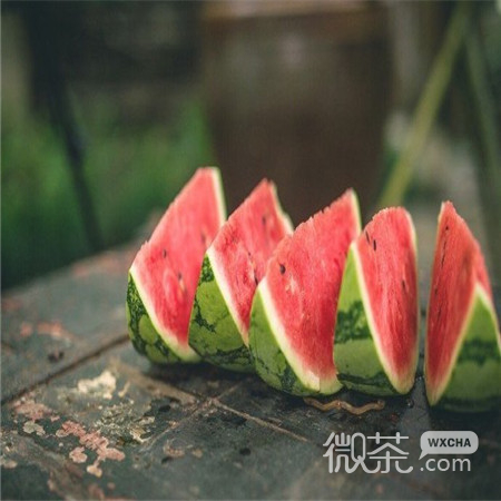 清新爽口的夏季西瓜微信背景图