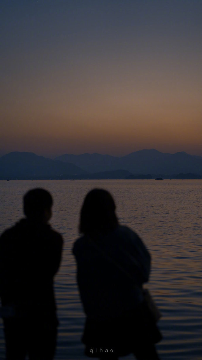 伤感凄凉有意境的微信聊天背景图