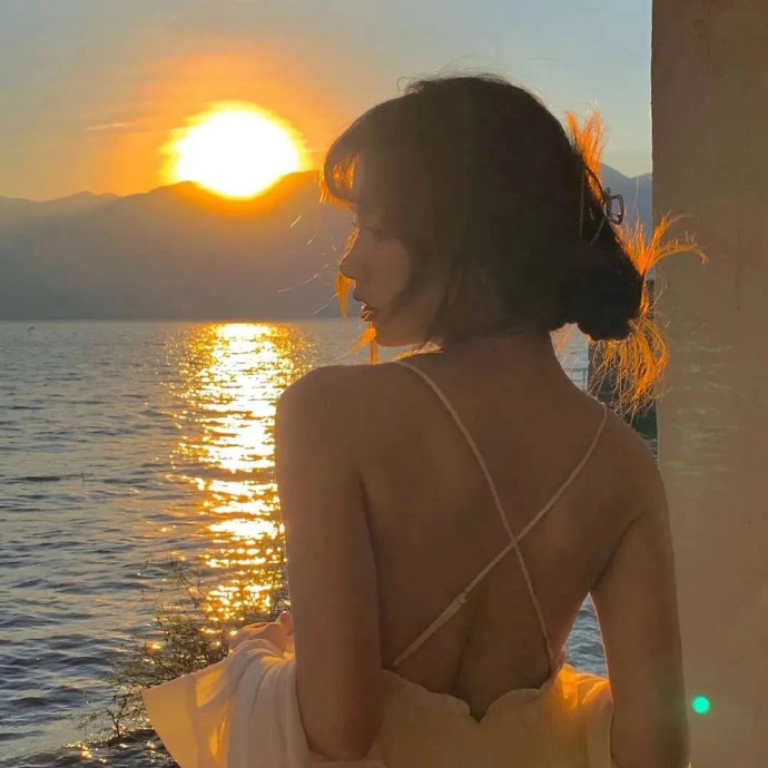 高冷的御姐范儿女生微信头像