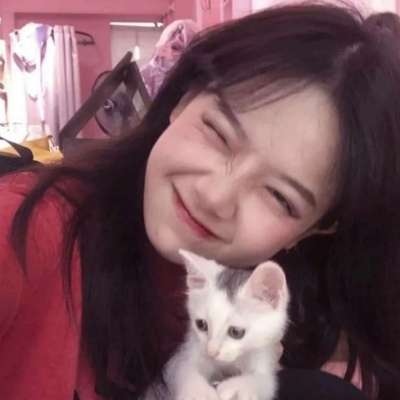 最新红色喜庆感跨年女生头像