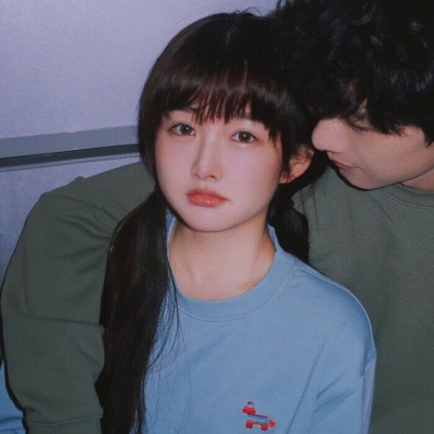 幸福甜蜜的青春情侣微信头像