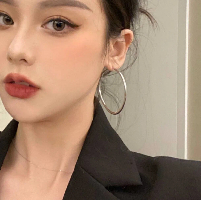 高冷的御姐范儿女生微信头像