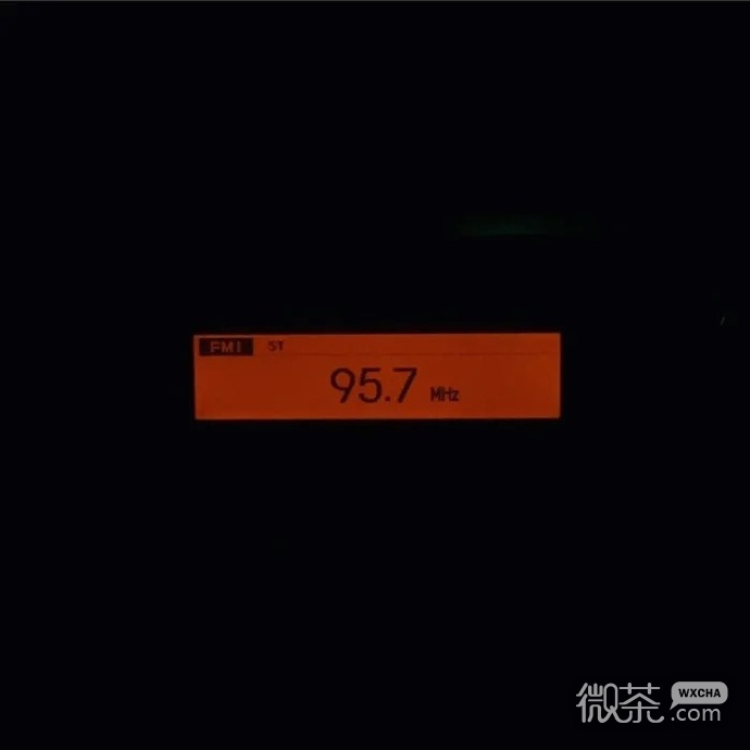 黑色简约伤感微信背景图
