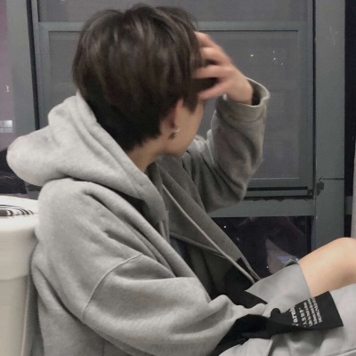 超有气场的帅气男生微信头像