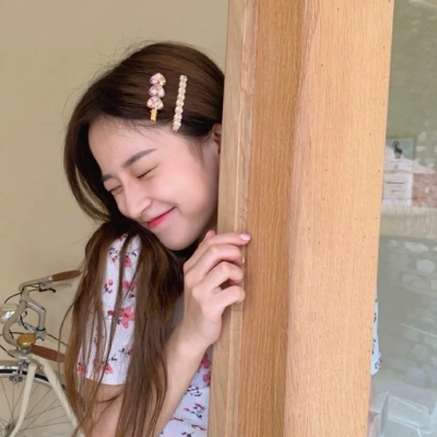 清新脱俗的气质女生微信头像