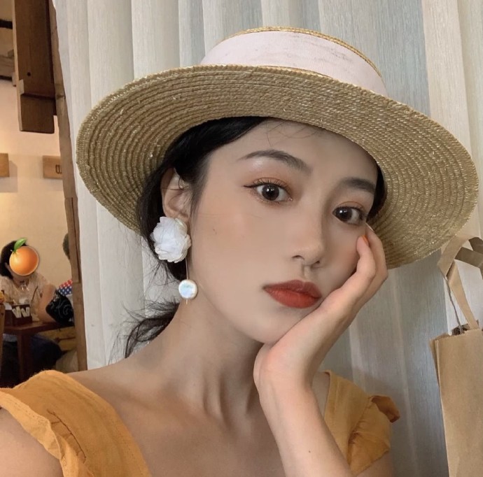 自然精致的女生微信头像