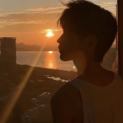 超帅侧颜的男生微信头像