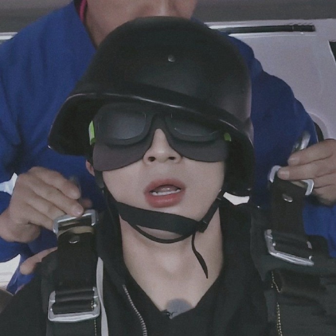 忧郁帅气超拽的男生微信头像