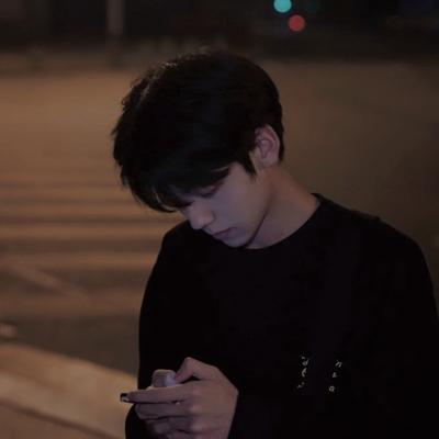 气质很好魅力的男生头像