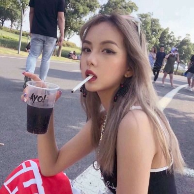 ins治愈系女生微信头像