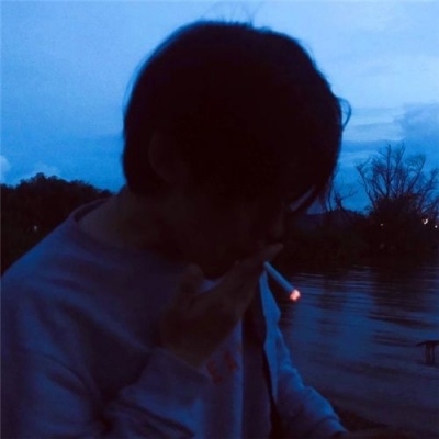 微丧冷酷帅气侧脸男生头像