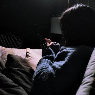 露脸的女生气质头像