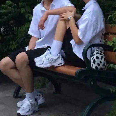 真人一人一张高颜值情侣微信头像