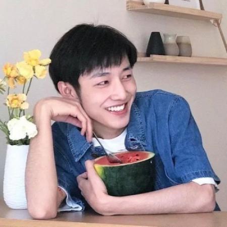 一半一张一左一右情侣微信头像