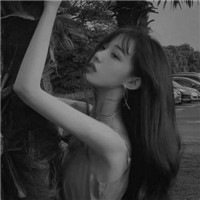 伤感黑白女生网红头像