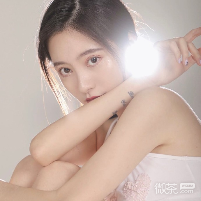 超美艳气质精致女孩微信头像