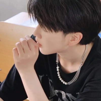 帅气高冷男生微信头像