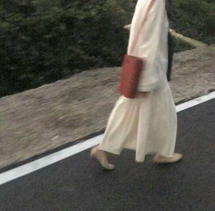 超美的复古风女生气质微信头像