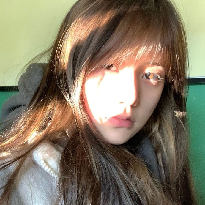 真人潮流网红女生微信头像