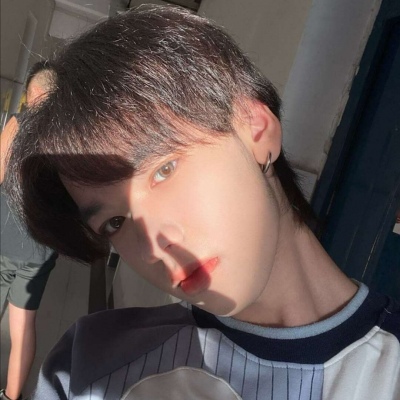 长相眉清目秀的男生微信头像