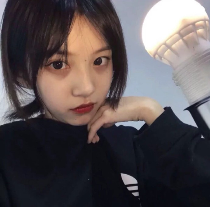 精选的高颜值美女微信头像