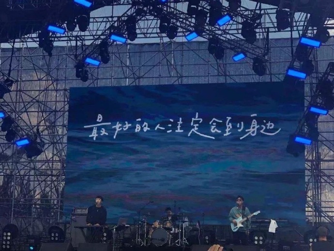 治愈歌词纯文字微信朋友圈背景图