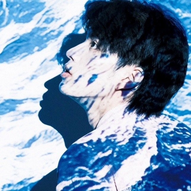 高冷的帅气男孩微信头像