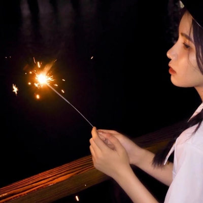 女生心情不好的丧系头像