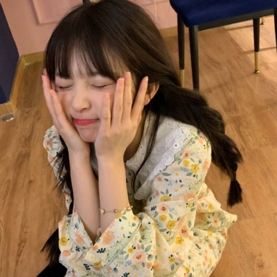 清新脱俗的气质女生微信头像